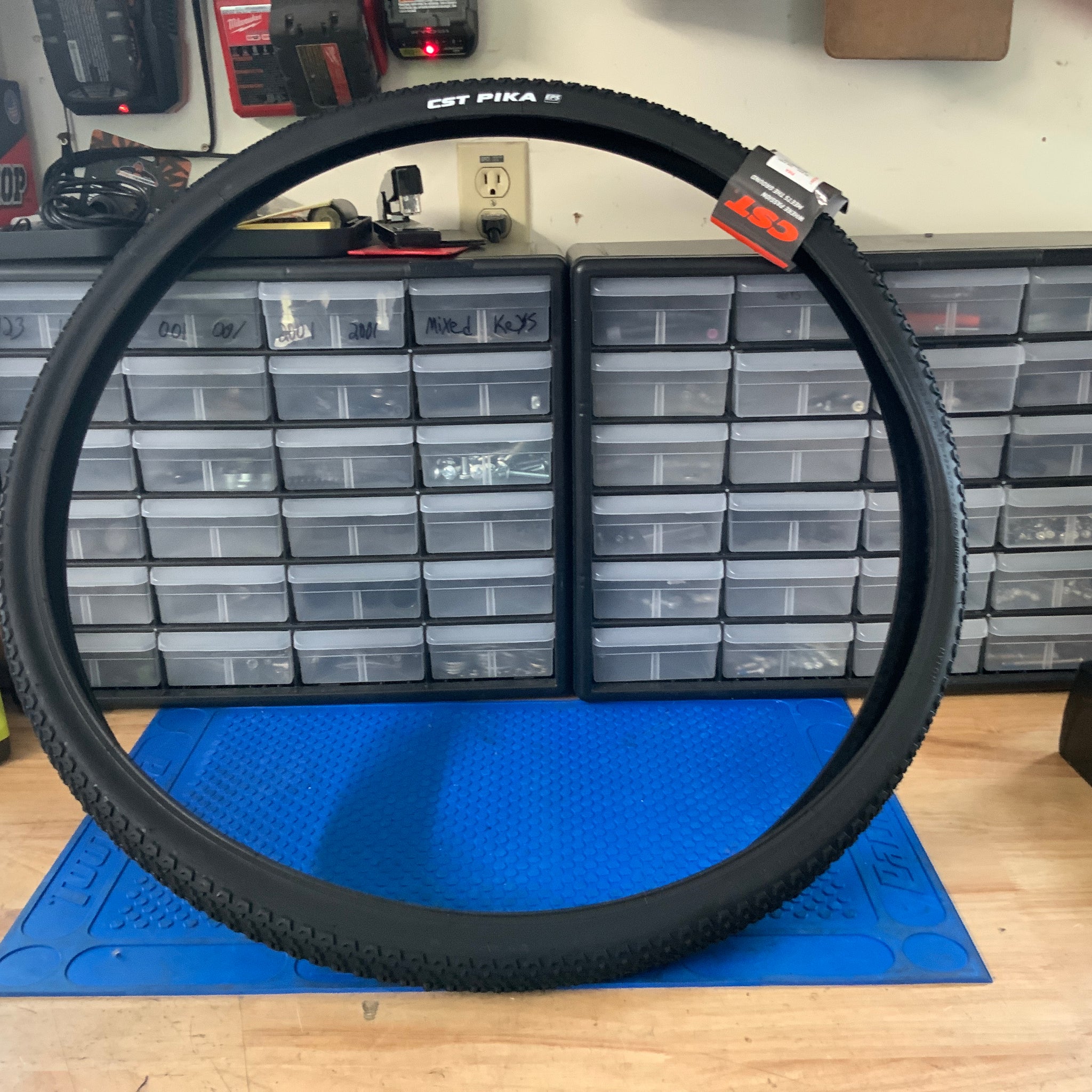 CST pika 700 x 38c